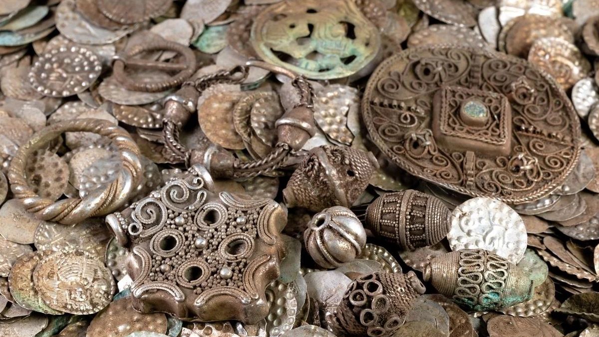 Švédský rybář našel obrovský stříbrný poklad ze středověku